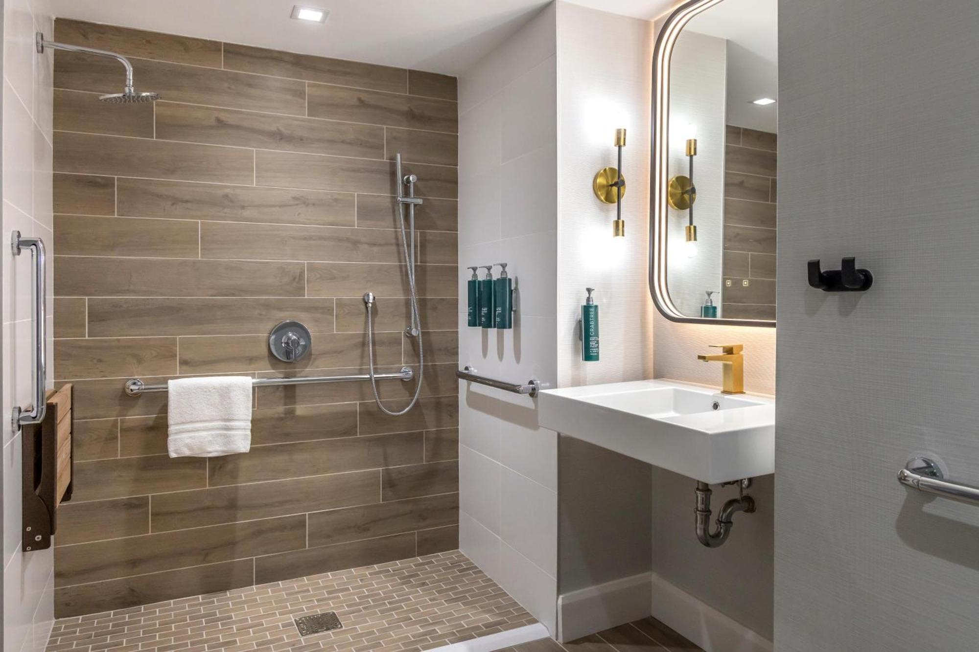 Oceanfront One-Bedroom Suite - Huntington Tower,1758334383:JPEG